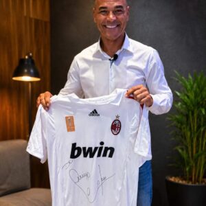 DE COLEÇÃO! Camisa Branca do Milan Cafu # 2 - Autógrafo Manual e Certificado de Autenticidade